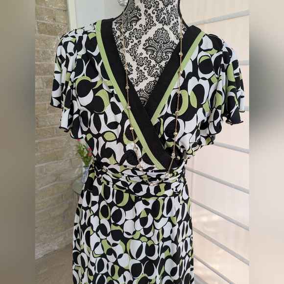 Pretty, Multi Print,Flutter Sleeve Dress - Picture 11 of 13